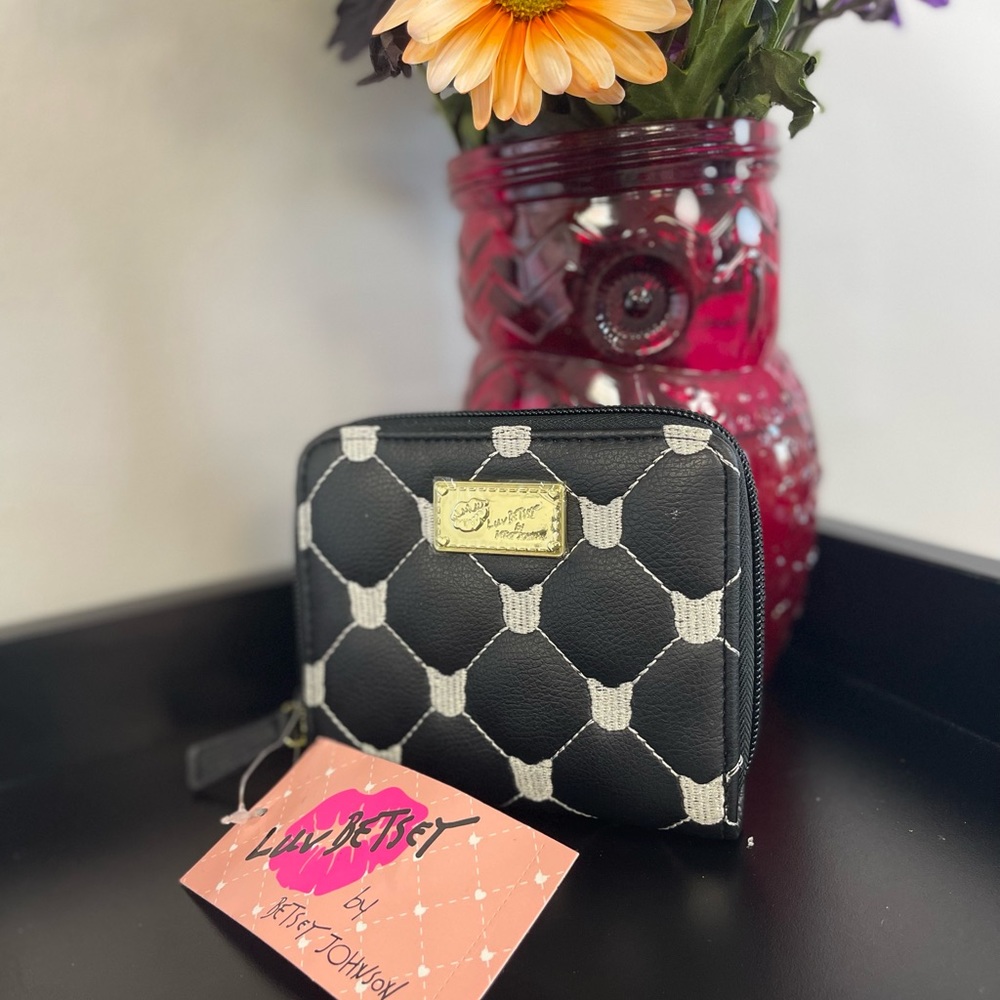 Betsey Johnson NWT Wallet